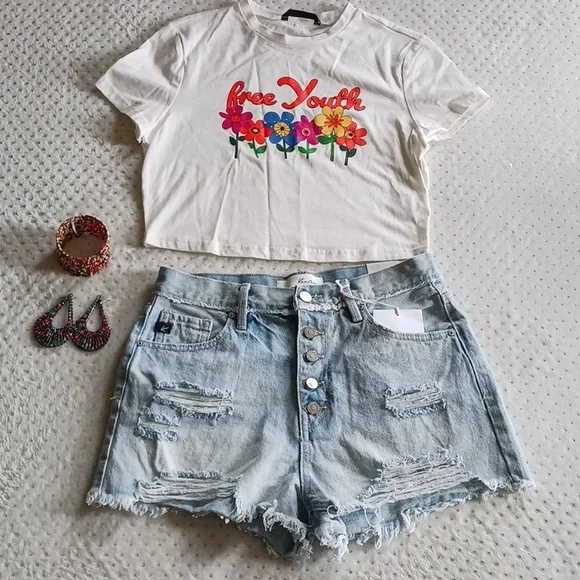 Kancan Women's Distressed Light Wash Jean Shorts - size 5/26 - Picture 15 of 16